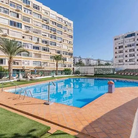 Con Piscina Y Aire Acondicionado *