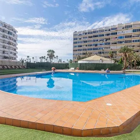 Con Piscina Y Aire Acondicionado