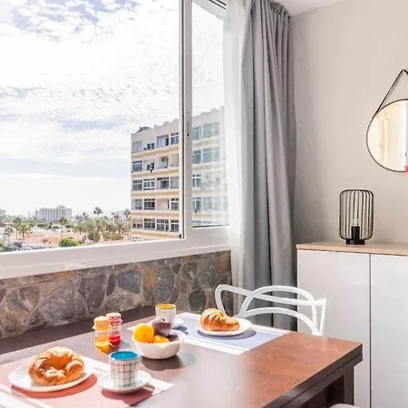 Con Piscina Y Aire Acondicionado Apartment