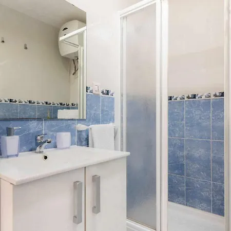 Con Piscina Y Aire Acondicionado